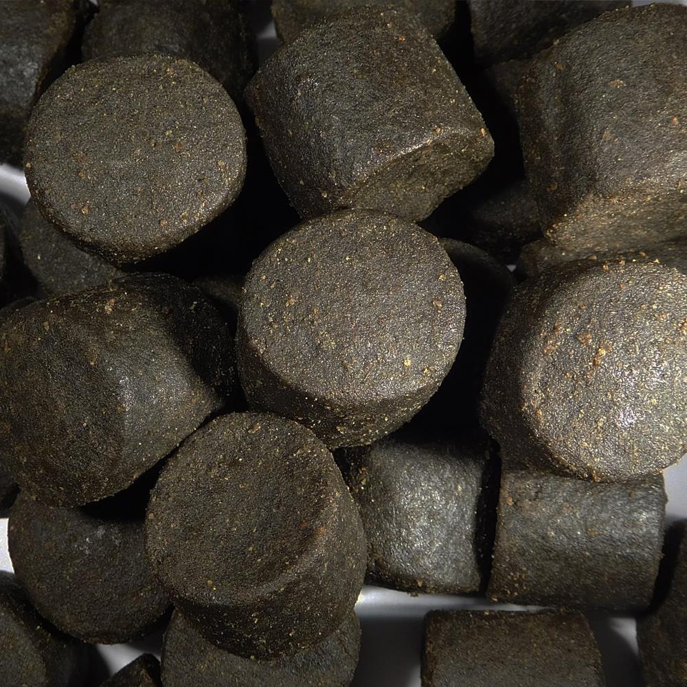 20 kg Premium-Halibutpellets schwarz Sackware